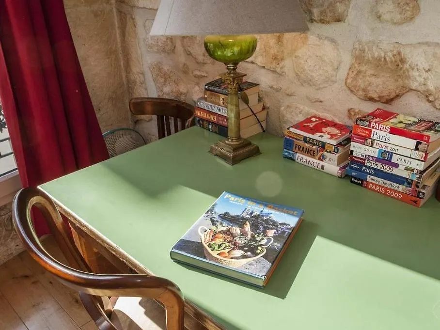 Latin Quarter - Notre Dame Apartment