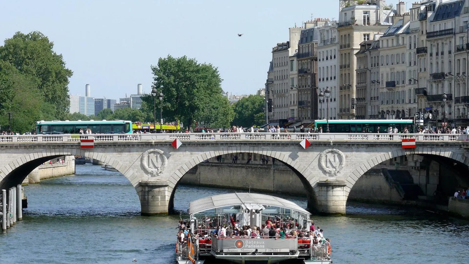 Latin Quarter - Notre Dame Apartment